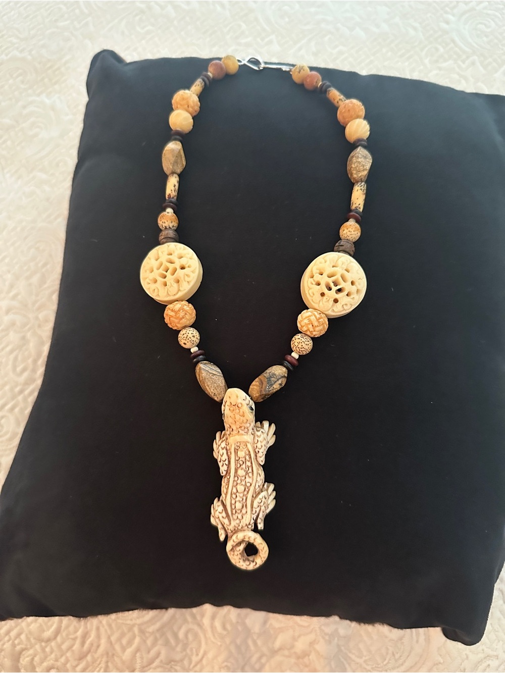 Handcrafted Beige Carved Lizard Pendant Necklace